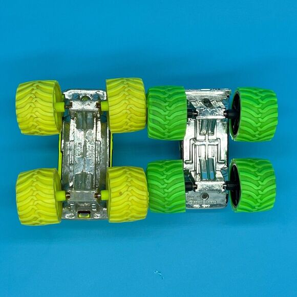 VTG Road Champs 1987 Diecast Lot of 2 Monster Trucks Dodge Caravan Chevy 4x4 - Picture 5 of 16